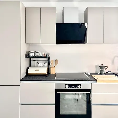 Krizman In A Great Location * 罗维尼