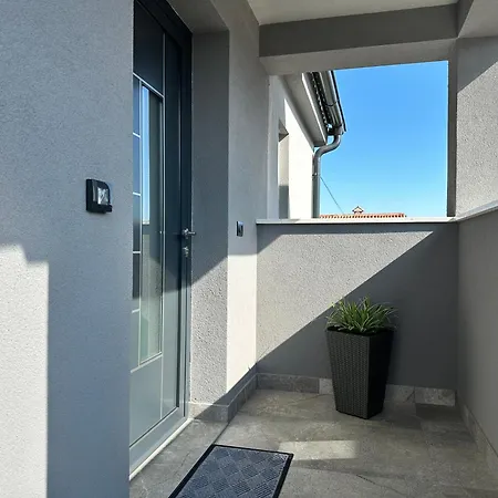 Krizman In A Great Location * 罗维尼