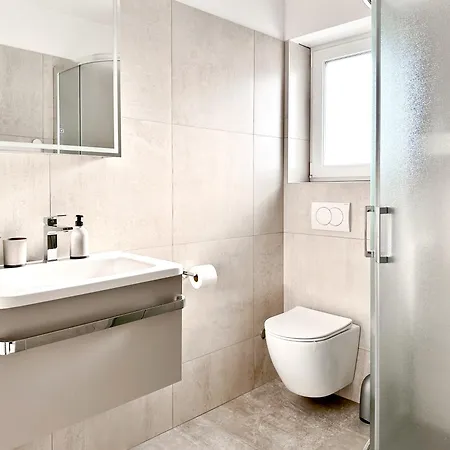 Krizman In A Great Location 罗维尼