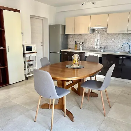 Apartman Krizman In A Great Location *