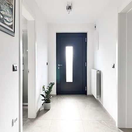 Krizman In A Great Location Apartment *