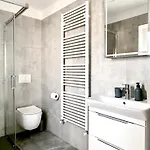 Krizman In A Great Location Apartment *
